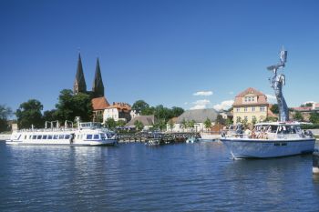 Freizeitmöglichkeiten in Brandenburg Freizeittipps Boot fahren