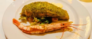 Essen-mediterane-gerichte-fisch-scampi-kulinarische-reisen